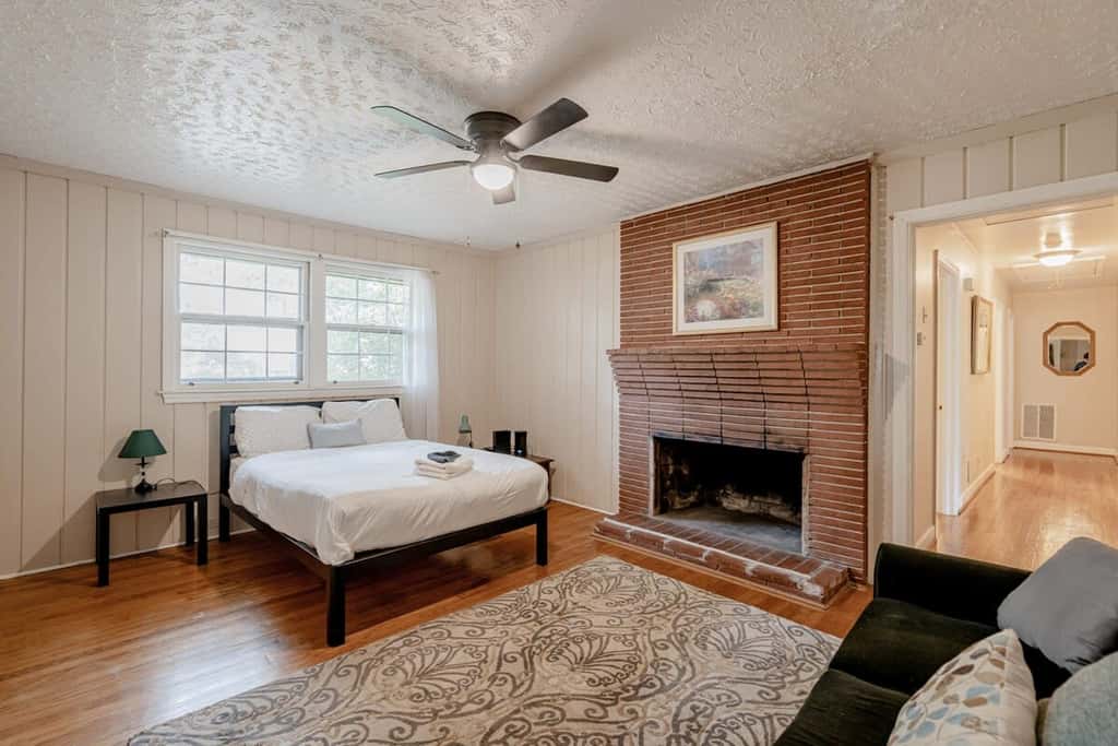 5 mins to Fort Jackson - The Wooded Hilltop Ranch