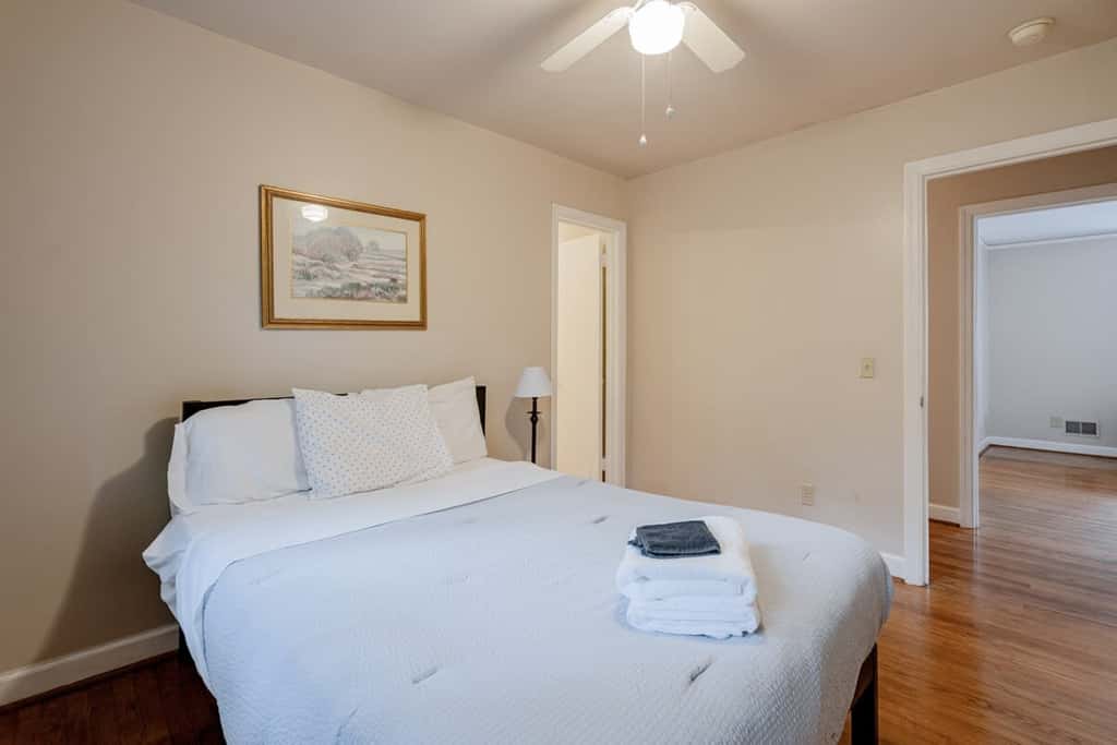 5 mins to Fort Jackson - The Wooded Hilltop Ranch