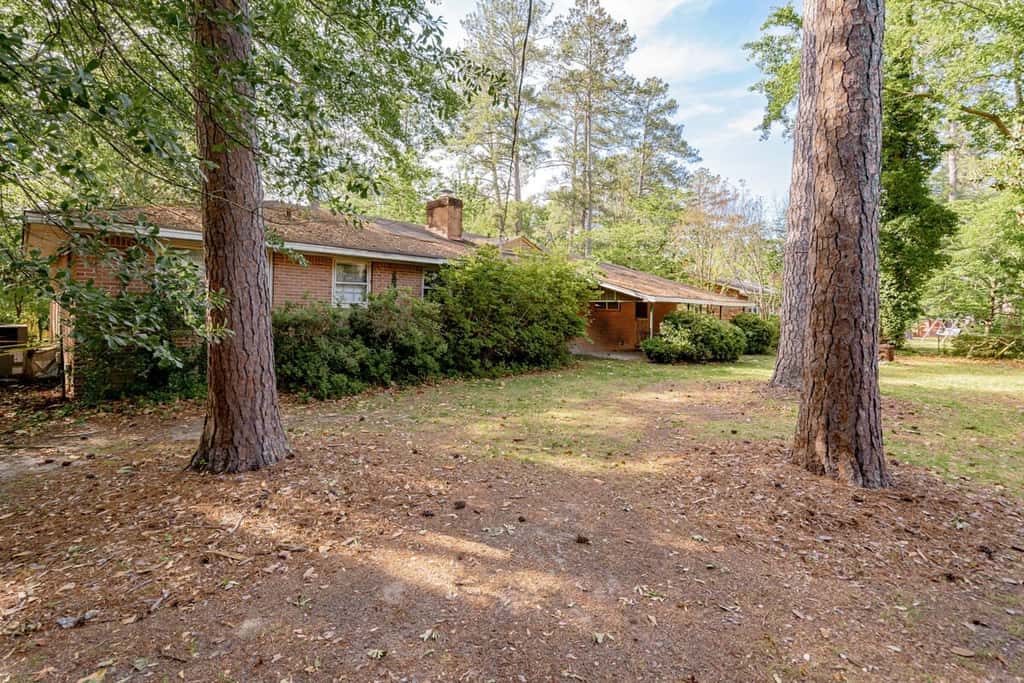 5 mins to Fort Jackson - The Wooded Hilltop Ranch