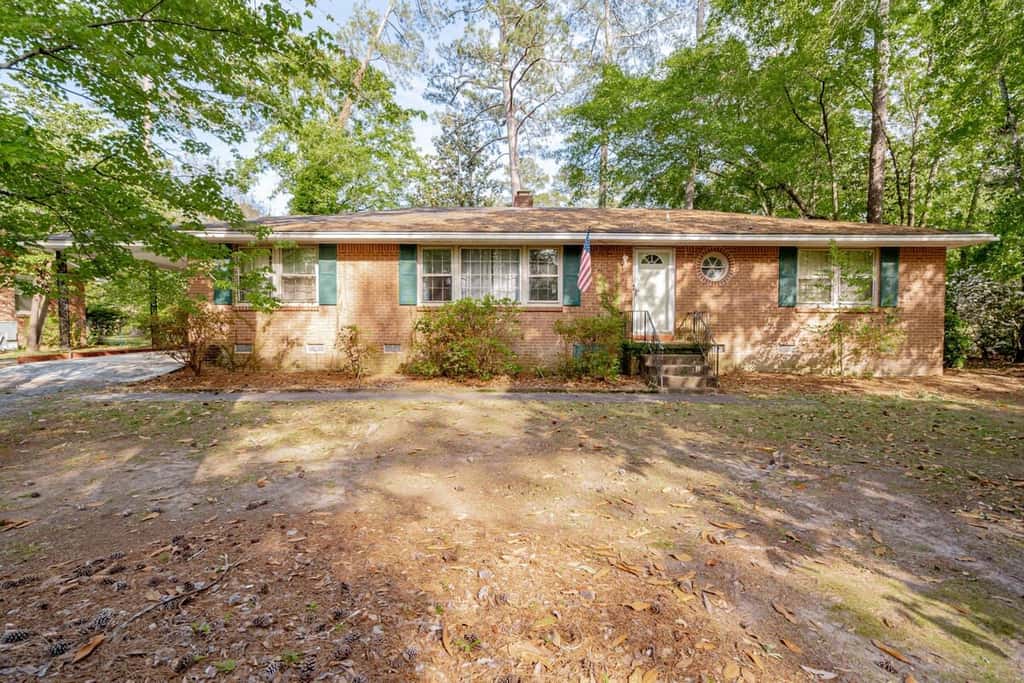 5 mins to Fort Jackson - The Wooded Hilltop Ranch