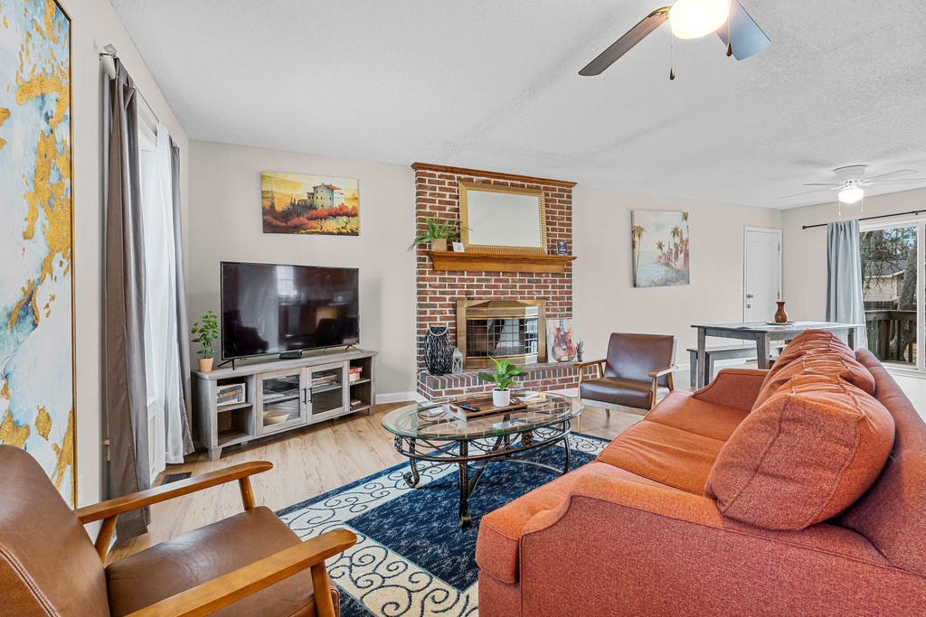 Large Private Yard, Near USC! - The Garnet Goliath
