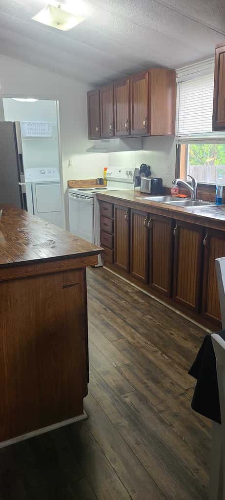 Mins to Downtown & Working Desk - Gamecock Roost