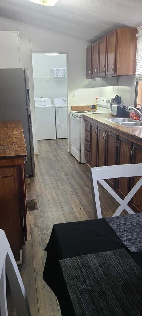 Mins to Downtown & Working Desk - Gamecock Roost