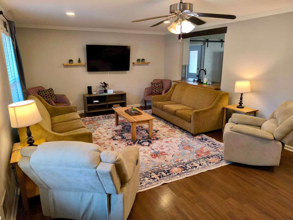 Mins to Lake Murray & Downtown - The Settle-Inn