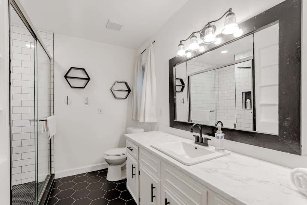 Mins to Lake Murray & Downtown - The Settle-Inn
