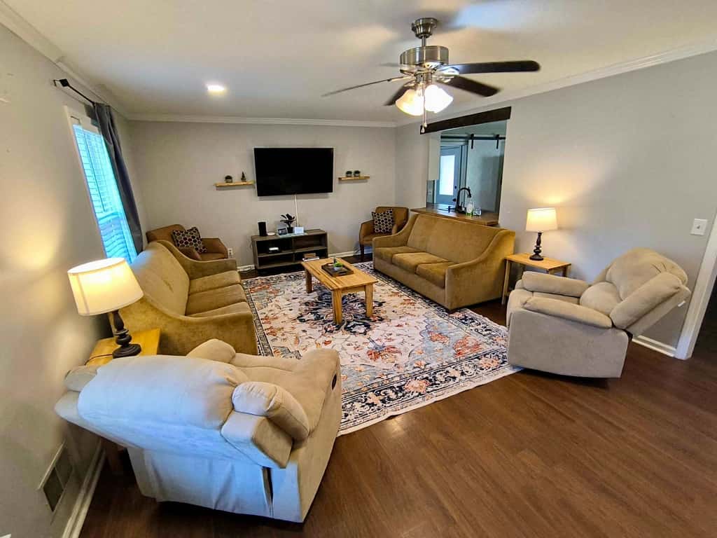 Mins to Lake Murray & Downtown - The Settle-Inn