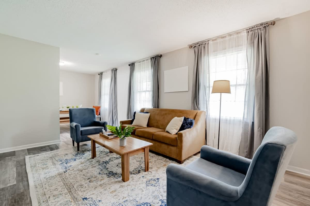 Mins to Lake Murray & Downtown! The Royal Retreat