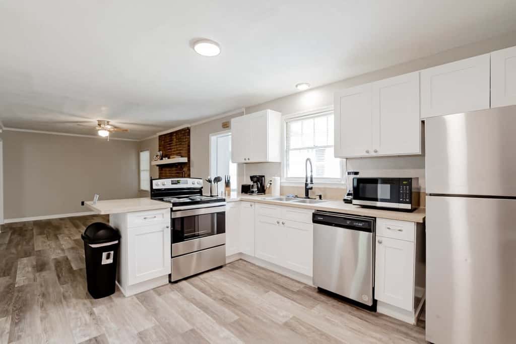 Mins to Lake Murray & Downtown! The Royal Retreat
