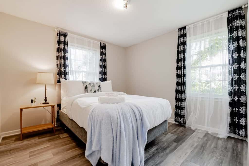 Mins to Lake Murray & Downtown! The Royal Retreat