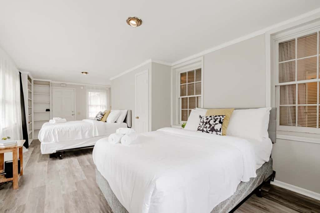 Mins to Lake Murray & Downtown! The Royal Retreat
