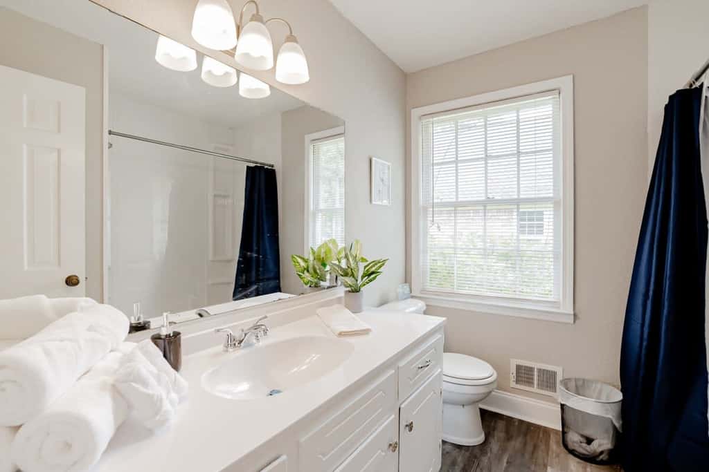 Mins to Lake Murray & Downtown! The Royal Retreat