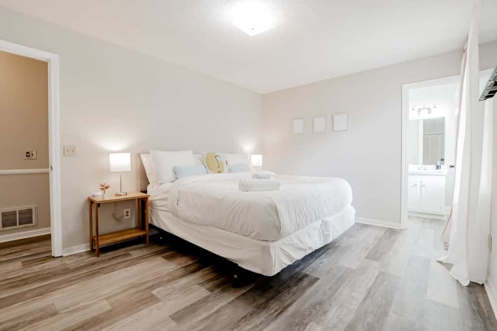 Mins to Lake Murray & Downtown! The Royal Retreat