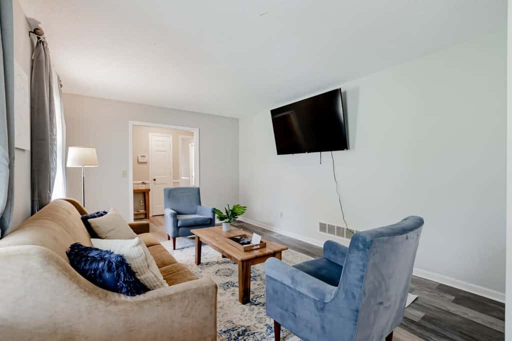 Mins to Lake Murray & Downtown! The Royal Retreat