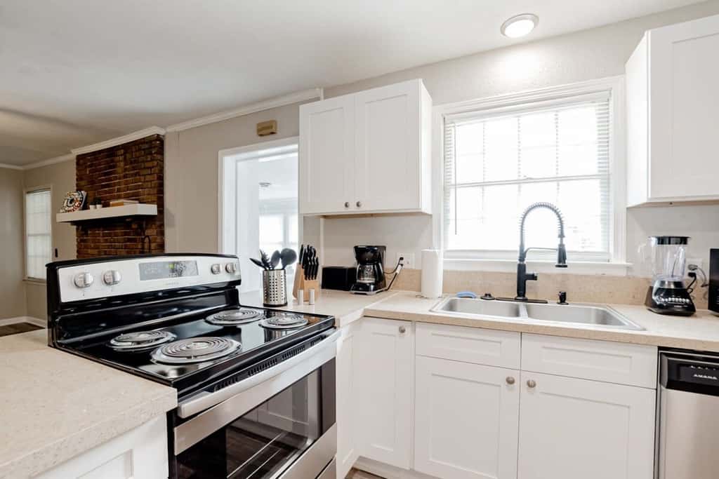 Mins to Lake Murray & Downtown! The Royal Retreat