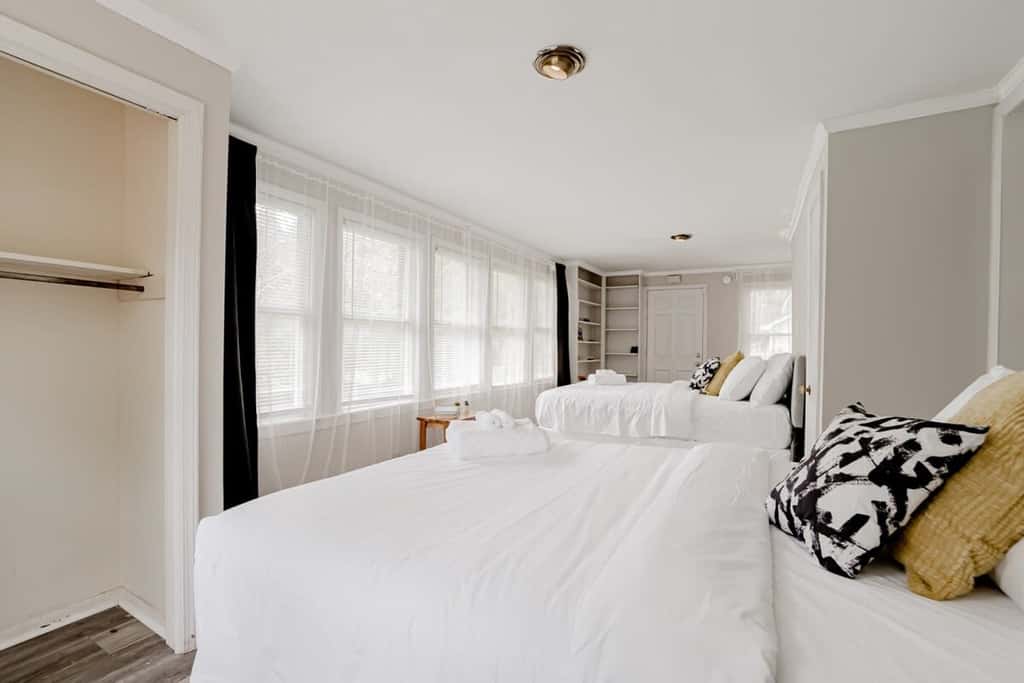 Mins to Lake Murray & Downtown! The Royal Retreat