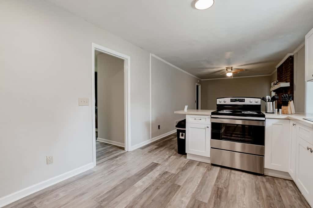 Mins to Lake Murray & Downtown! The Royal Retreat