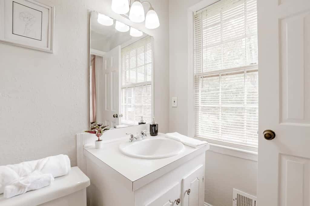 Mins to Lake Murray & Downtown! The Royal Retreat