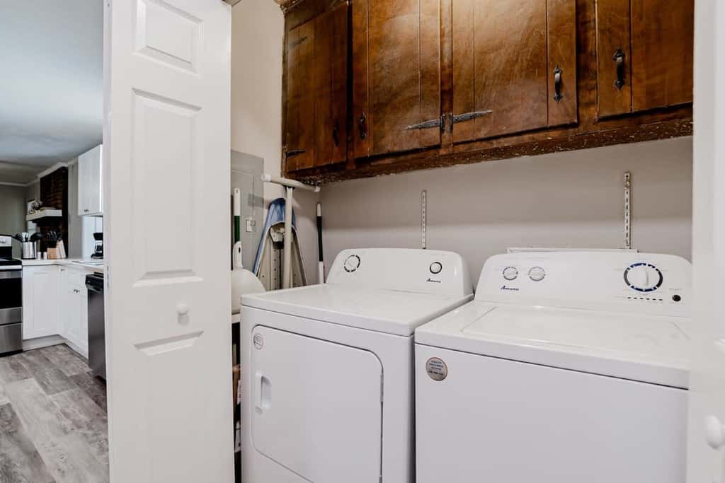 Mins to Lake Murray & Downtown! The Royal Retreat