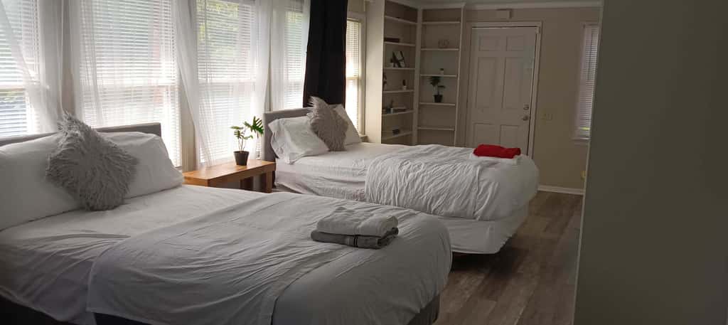 Mins to Lake Murray & Downtown! The Royal Retreat