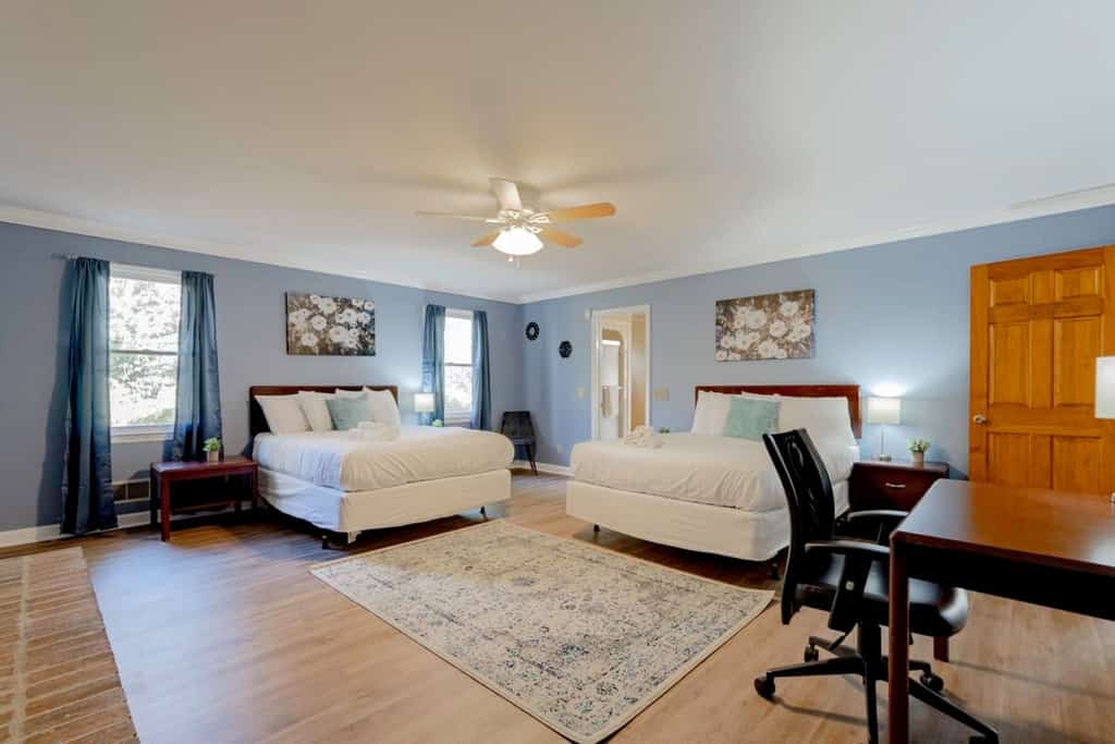 Near Downtown & On the Water! Sweet Retreat!