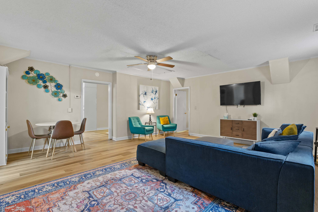 USC & Downtown Gem: Modern Family Home!