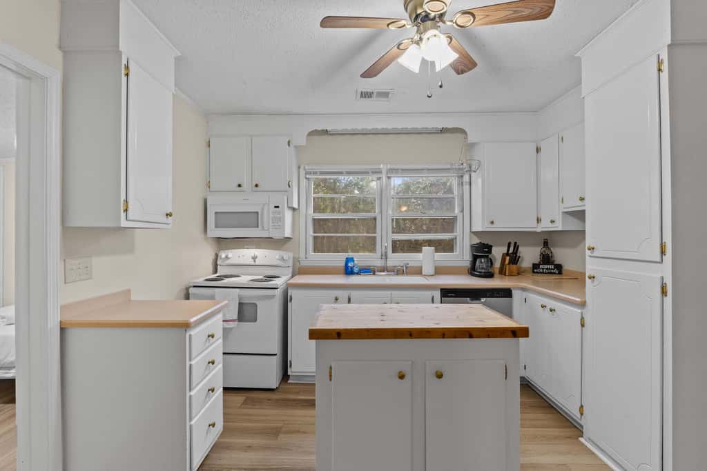 USC & Downtown Gem: Modern Family Home!