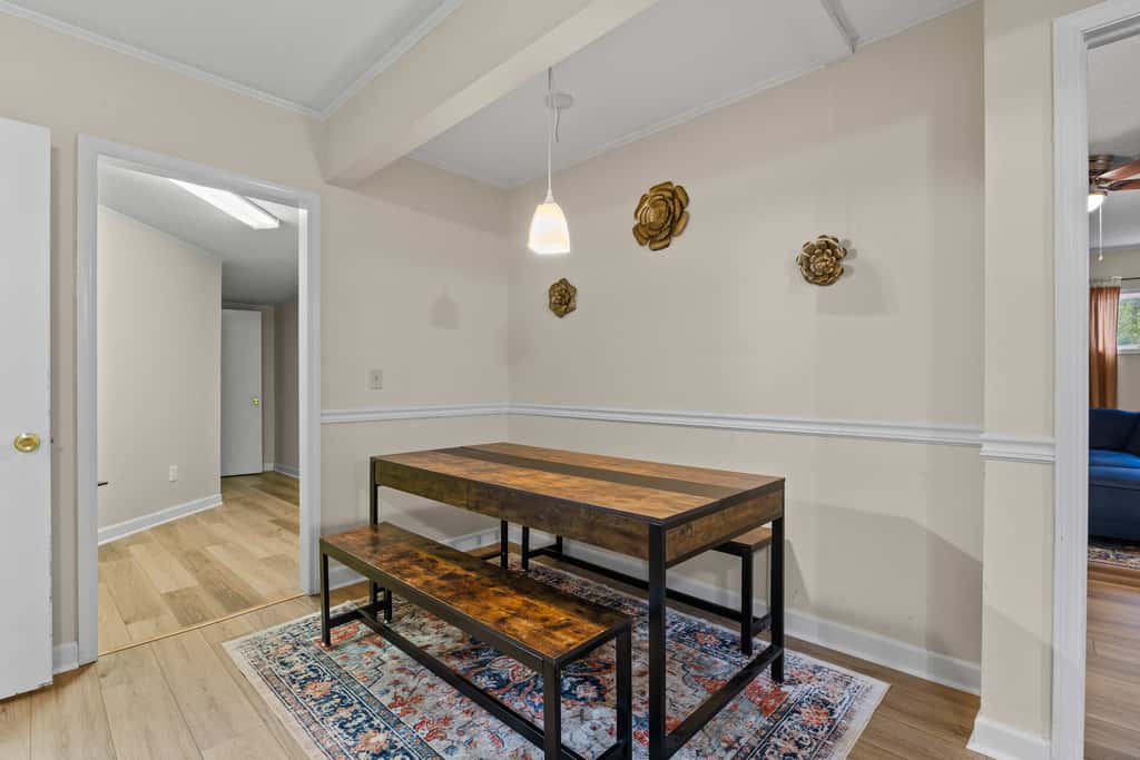 USC & Downtown Gem: Modern Family Home!