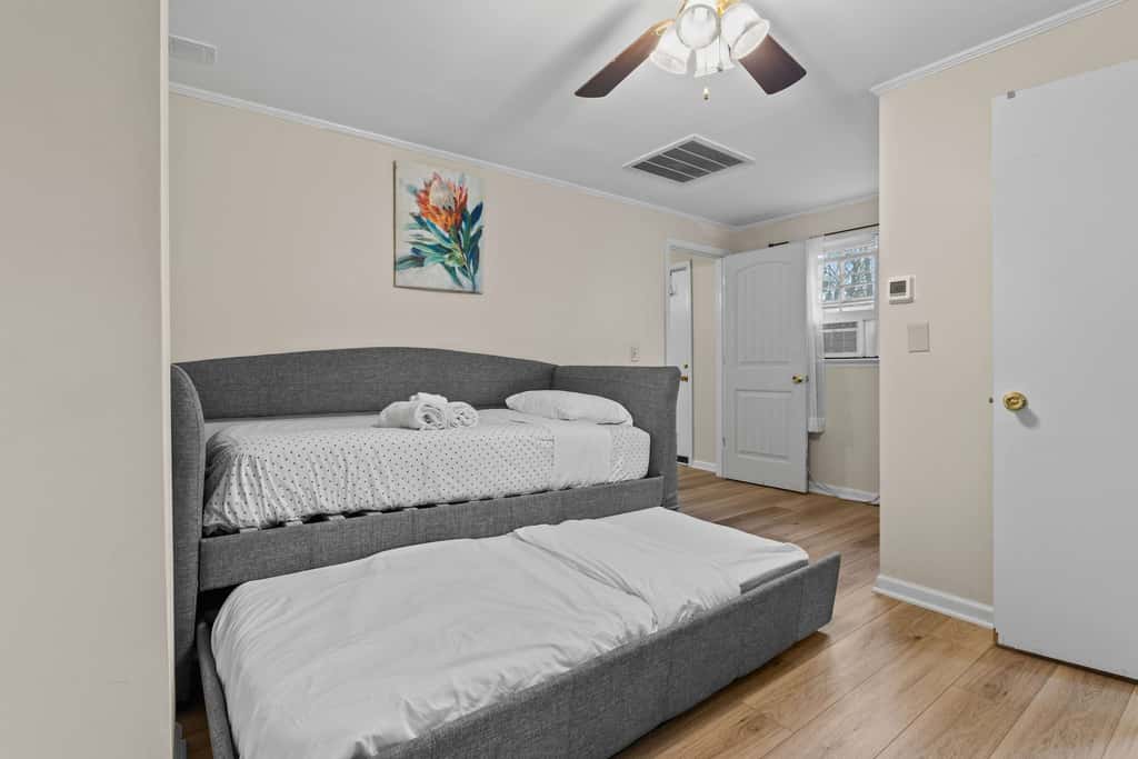 USC & Downtown Gem: Modern Family Home!