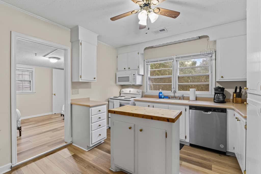 USC & Downtown Gem: Modern Family Home!
