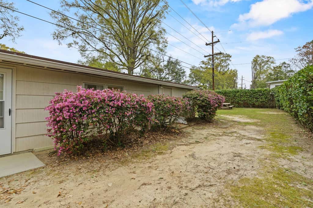 USC & Downtown Gem: Modern Family Home!
