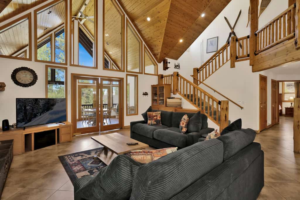 The Village Timber Lodge at Big Bear - Downtown Log Cabin Retreat