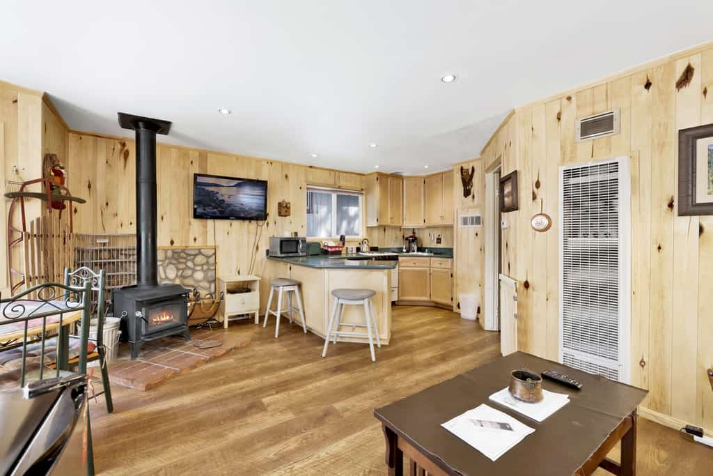 Cottage In the Pines | Romantic Couple's Retreat