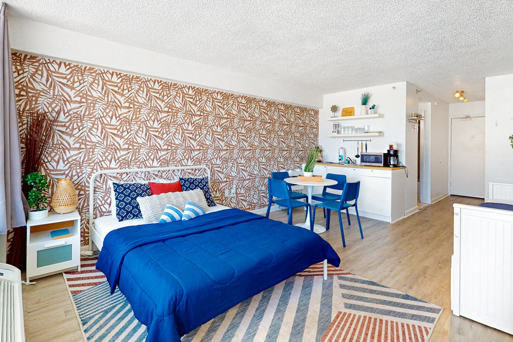Daytona Beach Club 525 - Delights in Daytona
