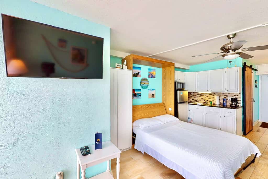 Relaxing Beachfront Studio w/ Balcony Views & Shared Pool