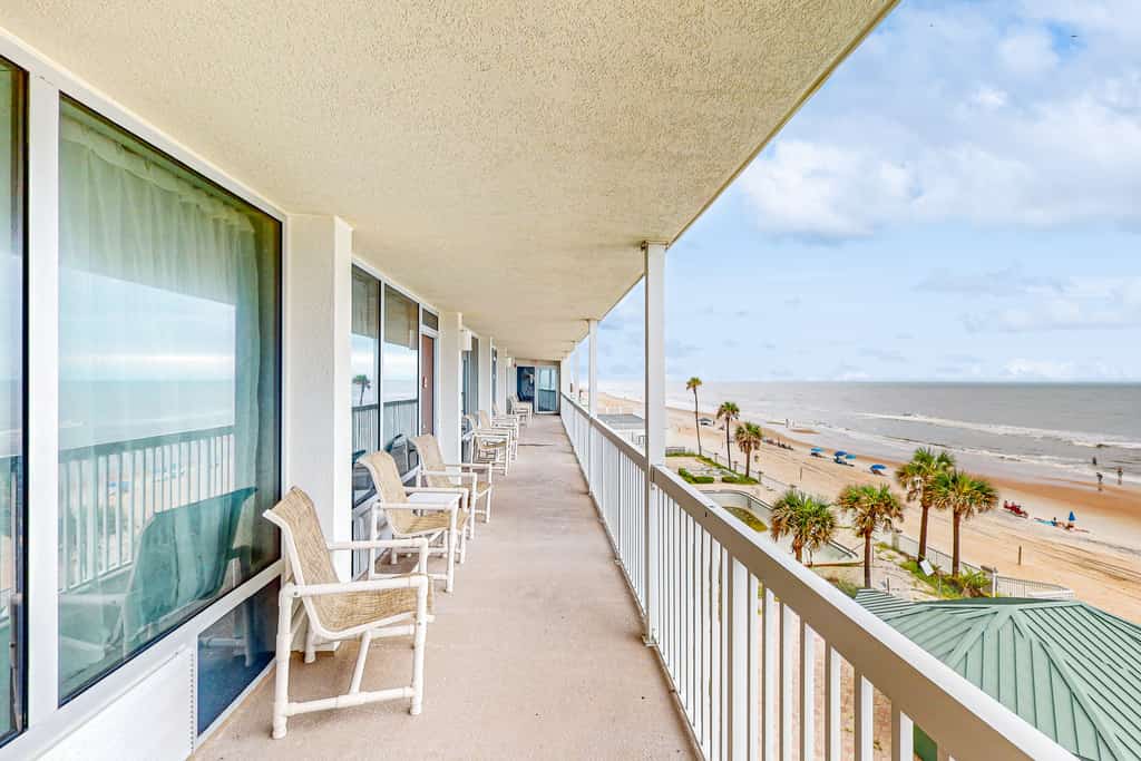 Beachfront Studio | Sunrise Balcony + Pools | Walk to Shops & Dining