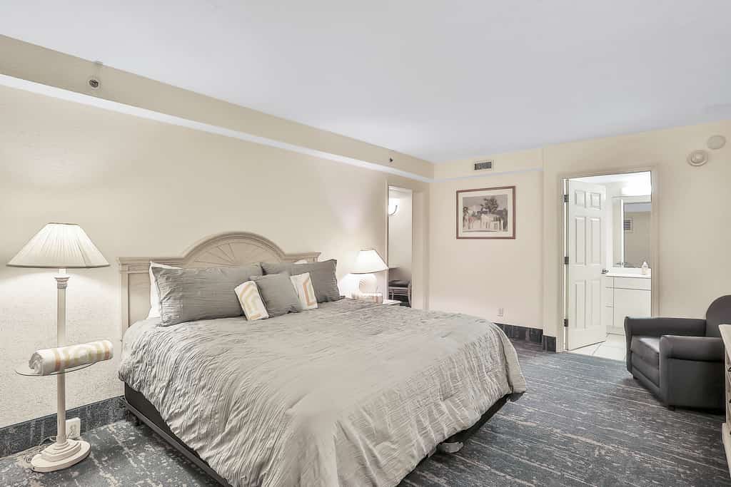 5th-Floor Oceanfront Retreat w/ Balcony & Resort Perks