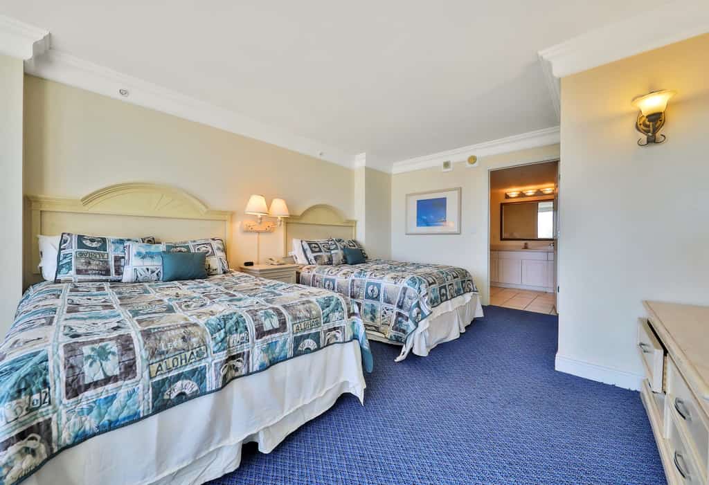 Oceanview Condo with Balcony, Pools & Beach Access