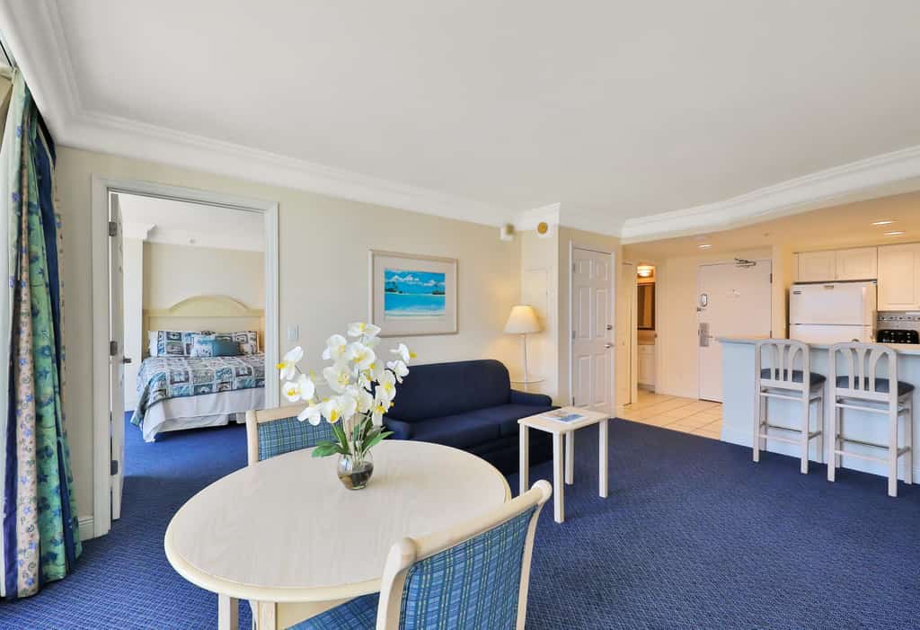 Oceanview Condo with Balcony, Pools & Beach Access