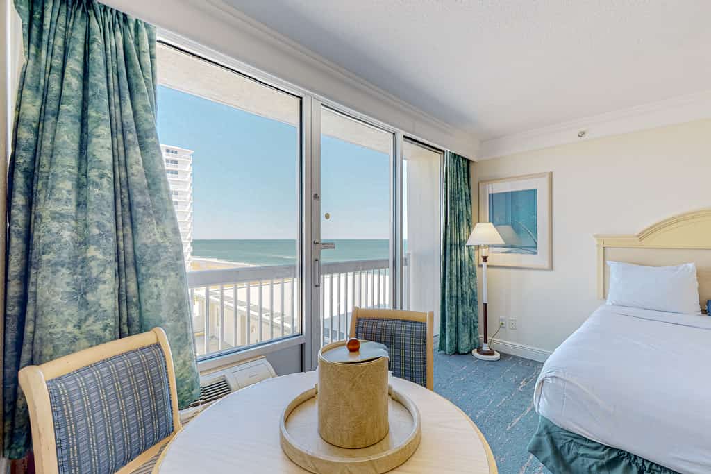 Stylish Oceanfront Studio | Pools, Views, Walk to Restaurants & Beach