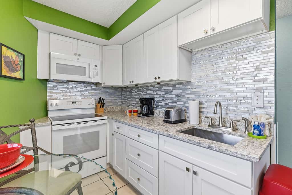 Oceanfront Balcony Condo w/ Pool, Full Kitchen & Sleeps 6 Comfortably