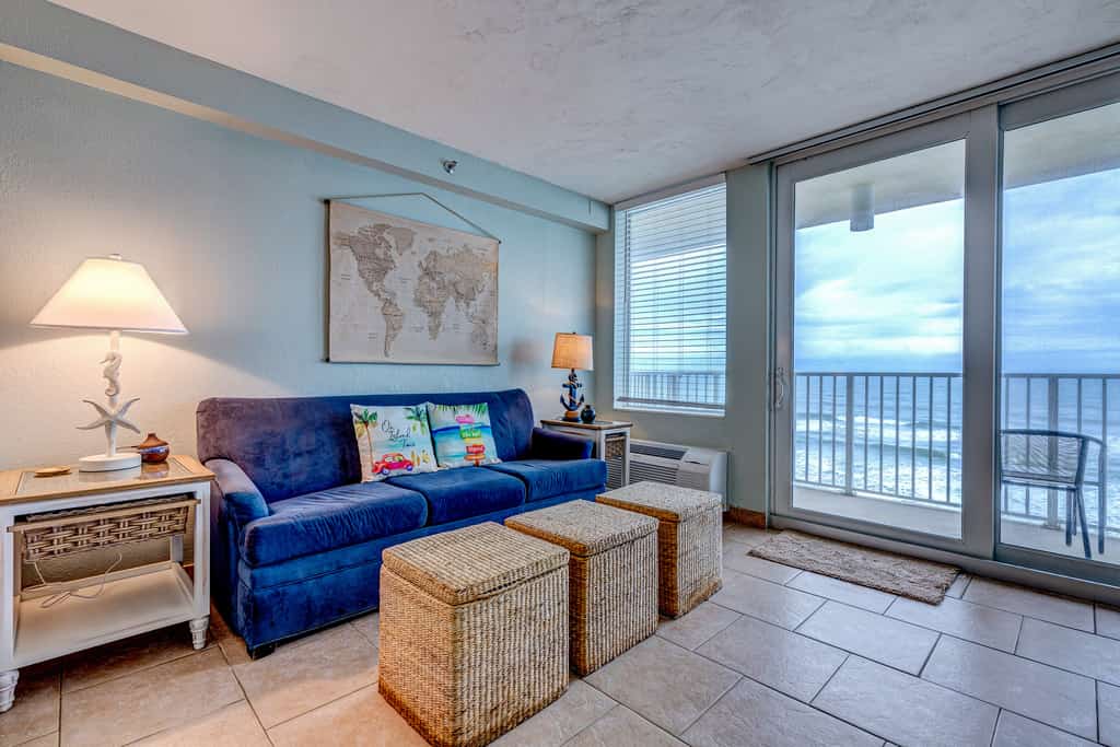 The Ocean Calls – Beachfront Studio w/ Balcony, Queen Bed & Walkable Fun
