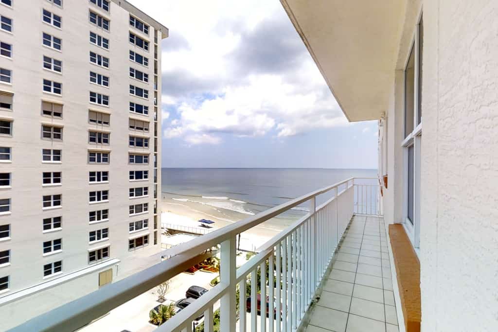 Sunny 3‑Bedroom Oceanfront Condo with Balcony & Direct Beach Access