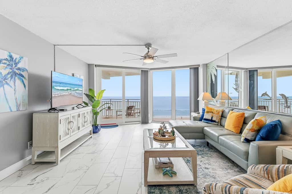 Ocean Views + Pool, Tennis & Balcony – Steps to Daytona Beach