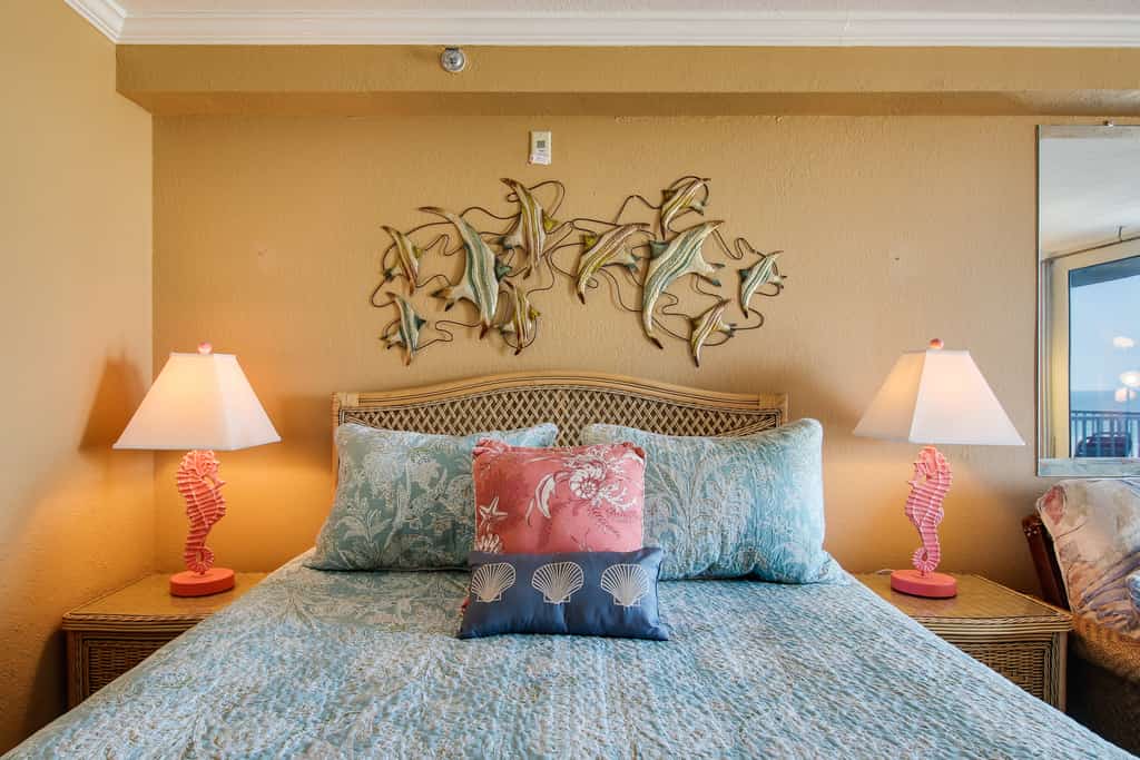 Oceanfront 4th-Floor Studio w/ Balcony, Pool & Walk to Boardwalk