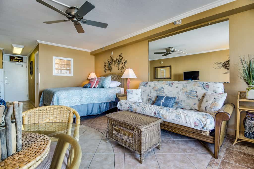 Oceanfront 4th-Floor Studio w/ Balcony, Pool & Walk to Boardwalk