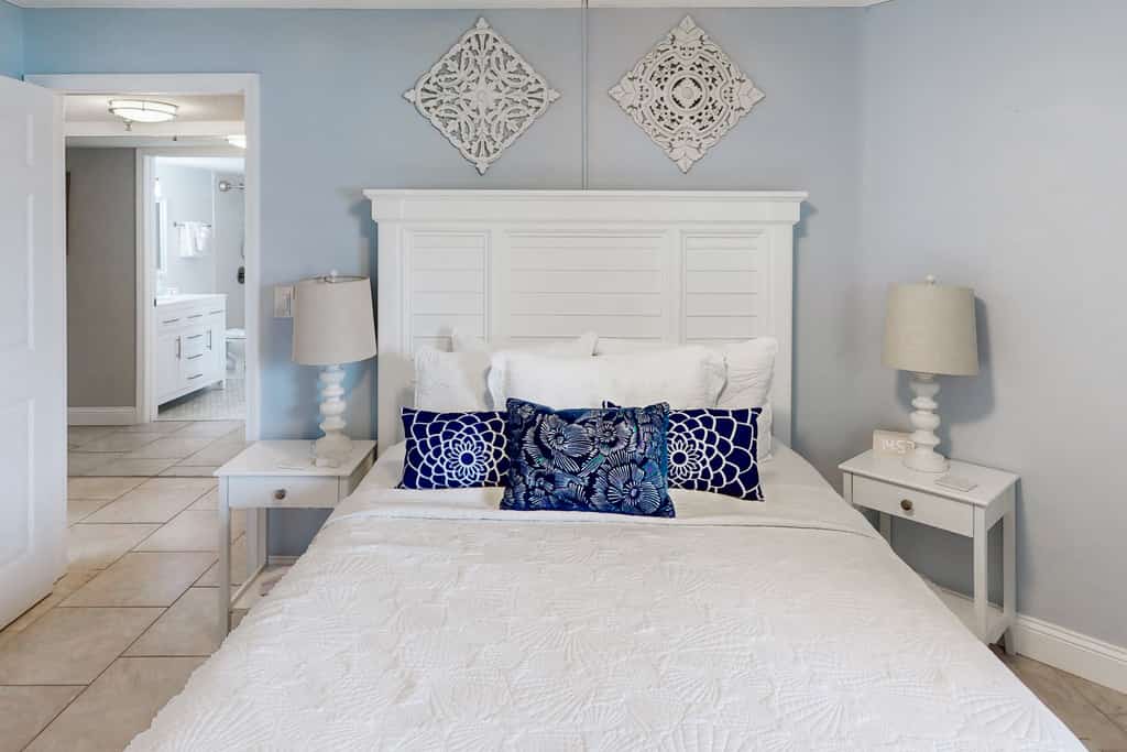 Oceanview Condo w/ Balcony, Pool, Hot Tub & Steps to Crabby Joe's