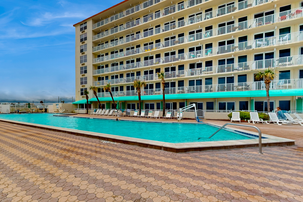 Harbour Beach Resort 808