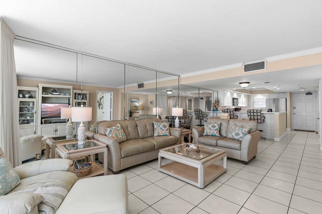 Shores Club 1002
