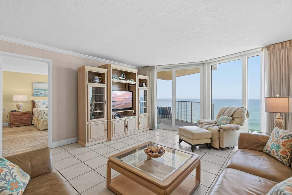Shores Club 1002