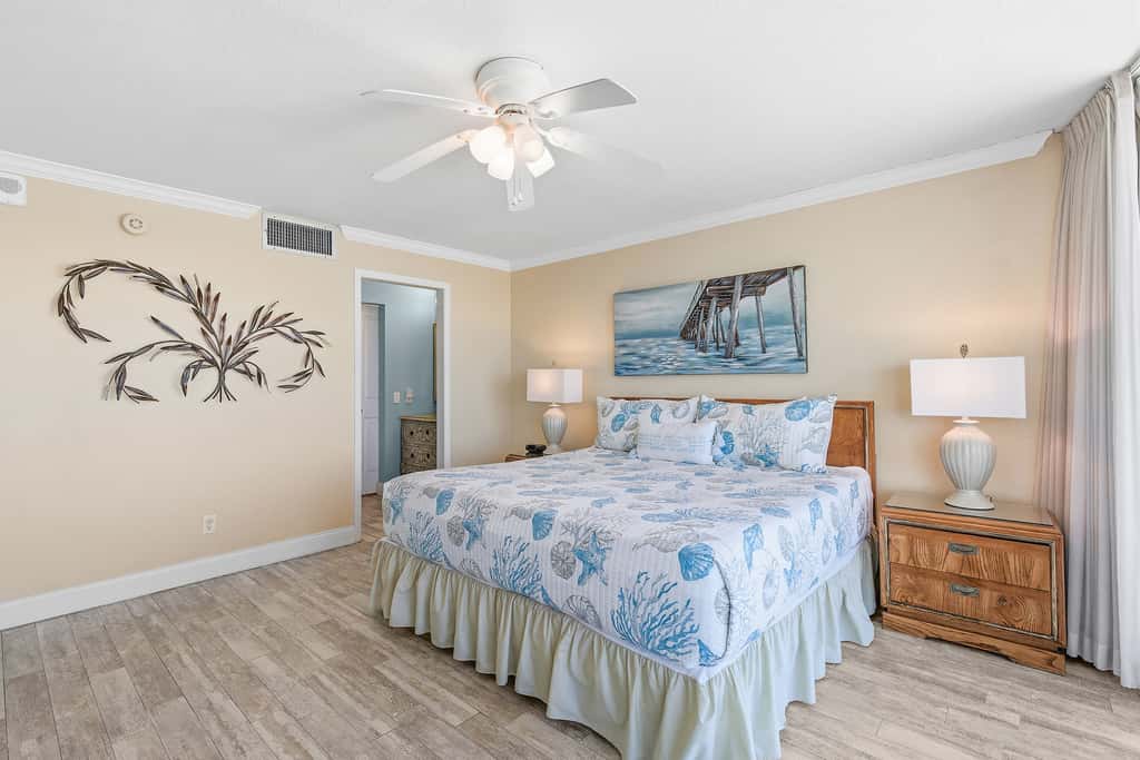 Shores Club 1002